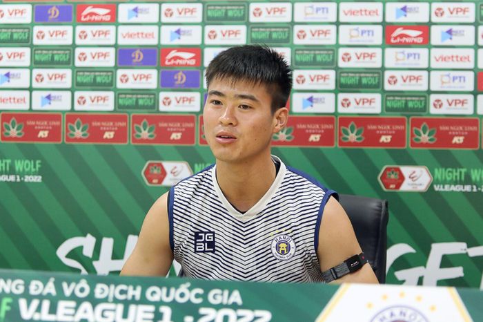 Trả lời câu hỏi về việc liệu Hà Nội có lo ngại khi đối đầu với Hải Phòng vì HLV Chu Đình Nghiêm (cựu HLV trưởng của Hà Nội FC) đã quá hiểu cách chơi của các cầu thủ Hà Nội, Duy Mạnh chia sẻ rằng cả hai bên đều biết rõ nhau vì thế các cầu thủ Hà Nội sẽ chuẩn bị kĩ lưỡng cả về chiến thuật lẫn thể chất.