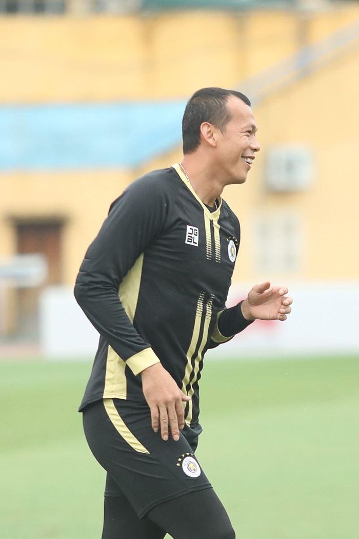 Thủ môn Bùi Tấn Trường.