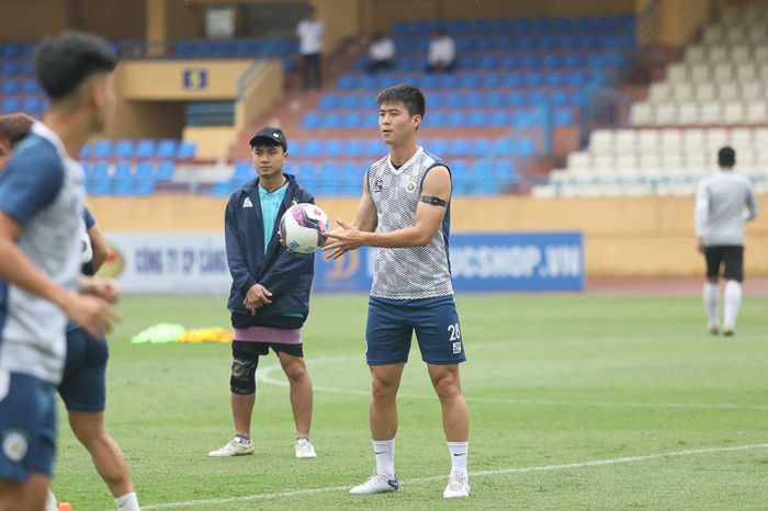 Trung vệ 26 tuổi cũng khẳng định dù đã nhận thất bại đầu tiên của mùa giải trước SHB Đà Nẵng, toàn đội vẫn sẽ quyết tâm cố gắng để đạt được kết quả tốt nhất, tạo ra những bàn thắng đẹp trong trận đấu gặp Hải Phòng.