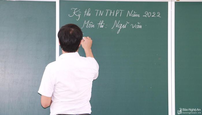 Ngữ văn là môn thi duy nhất thi theo hình thức tự luận. Ảnh: Mỹ Hà