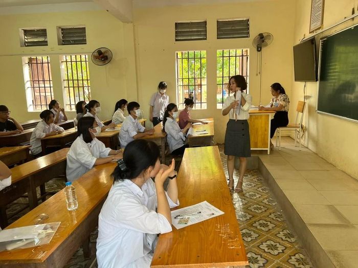 Các thí sinh chuẩn bị làm bài thi môn Ngữ văn Ảnh: Thanh Yên