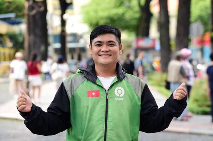 Tài xế Ngô Quốc Khánh (32 tuổi) đã chở sản phụ bằng xe máy đến bệnh viện an toàn. (Ảnh: PV/Vietnam+)