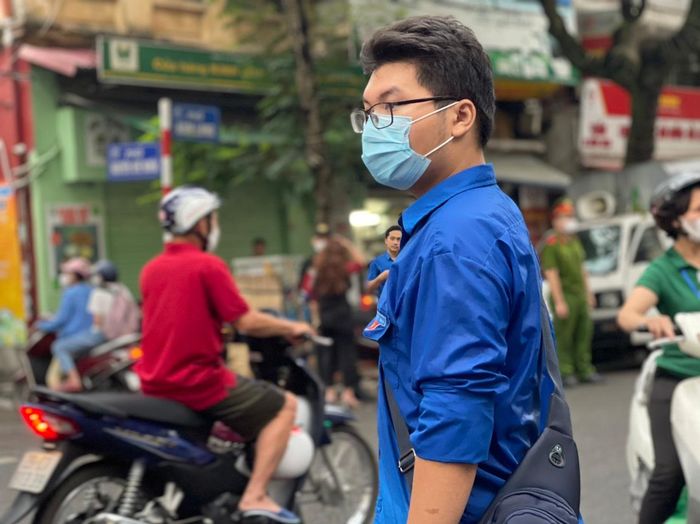 Màu áo xanh tình nguyện tình nguyện tiếp sức mùa thi đã trở nên quen thuộc vào mỗi dịp thi hàng năm.