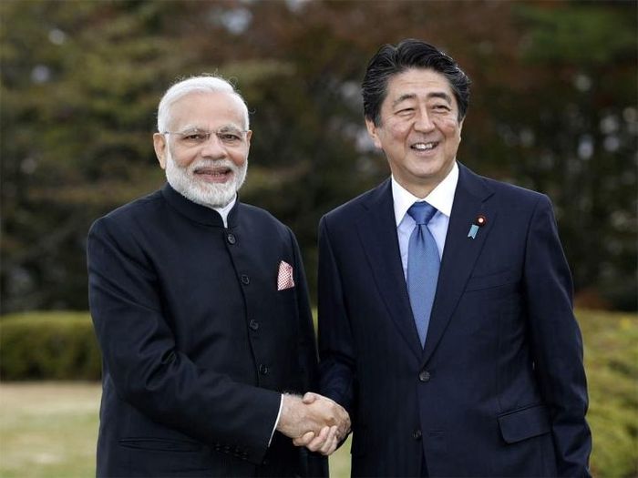 Thủ tướng Ấn Độ Narendra Modi và ông Abe Shinzo. (Ảnh: Indian Express)