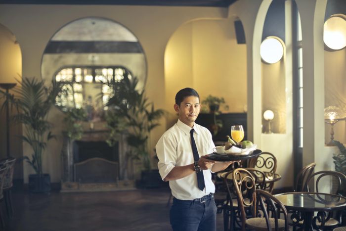 Nhiều khách sạn chấp nhận tuyển dụng sinh viên, người không kinh nghiệm. Ảnh minh họa: Andrea Piacquadio/Pexels. 