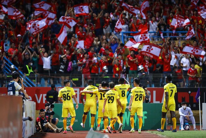  Trước trận, CLB Hải Phòng có 11 điểm sau 5 vòng, đứng đầu BXH V.League. Đây là chuỗi phong độ ấn tượng nhất của đội bóng đất cảng kể từ mùa 2016, năm mà họ đua vô địch với chính CLB Hà Nội. 