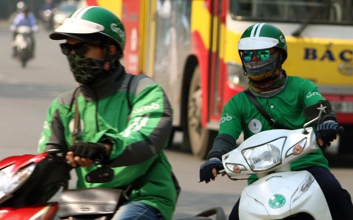 Grab thu thêm phụ phí nắng nóng 3.000 - 5.000 đồng