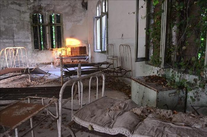 Người dân nơi đây kể rằng đôi khi họ vẫn còn nghe thấy tiếng kêu gào thảm thiết của những người bị thiêu sống dù chỉ mới chớm sốt nhẹ chứ chưa phát bệnh.