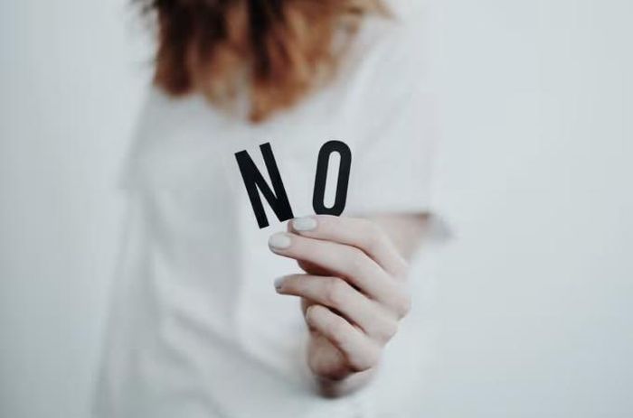 Học cách từ chối khéo léo giúp bạn và đối phương không cảm thấy ngại ngần. Ảnh minh họa