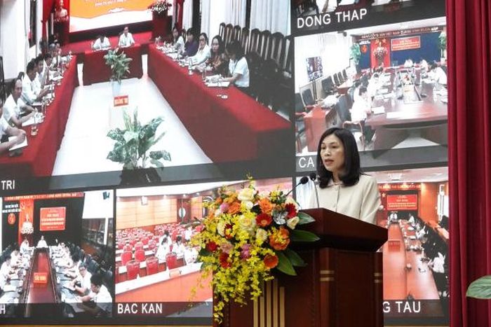 Phó tổng giám đốc Kho bạc Nhà nước Trần Thị Huệ phát biểu tại hội nghị