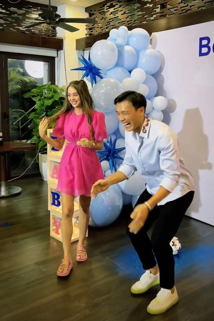 Vợ chồng Bùi Tiến Dũng rất hạnh phúc vì sắp được làm cha mẹ