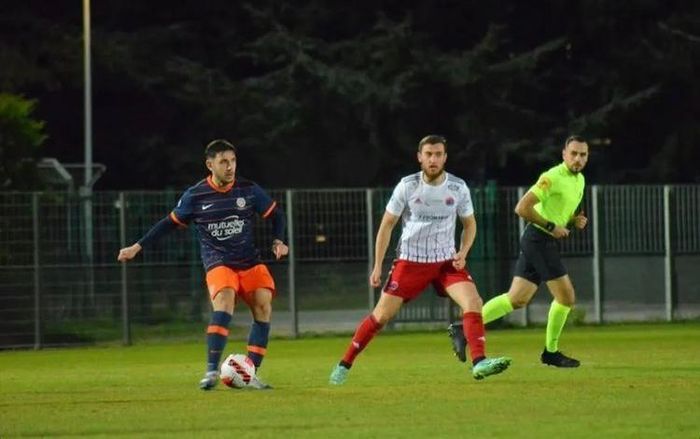 Ros trong màu áo đội trẻ của Montpellier