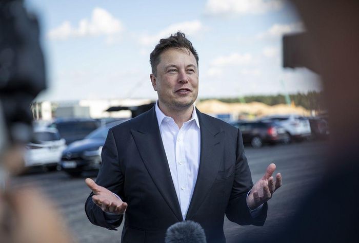Elon Musk có nhiều tiền mặt nhờ bán cổ phiếu Tesla để mua Twitter. Ảnh: Bloomberg.