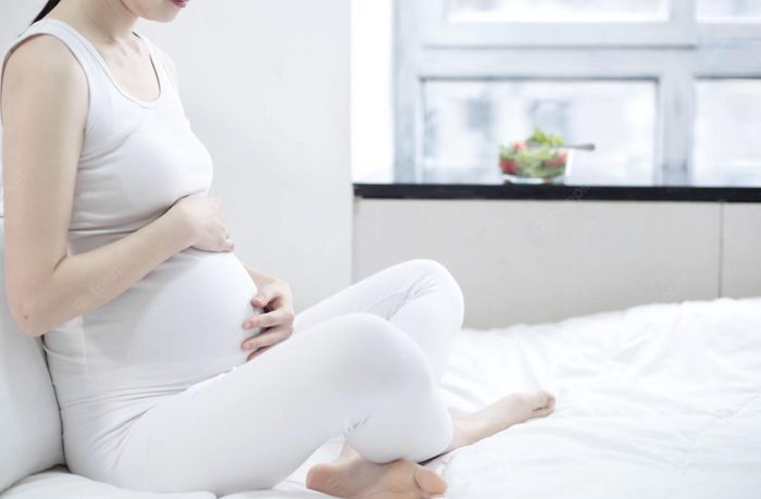Với một số người, thân hình quá khổ có thể dẫn đến tình trạng hiếm muộn, khó có con. Ảnh: Freepik.