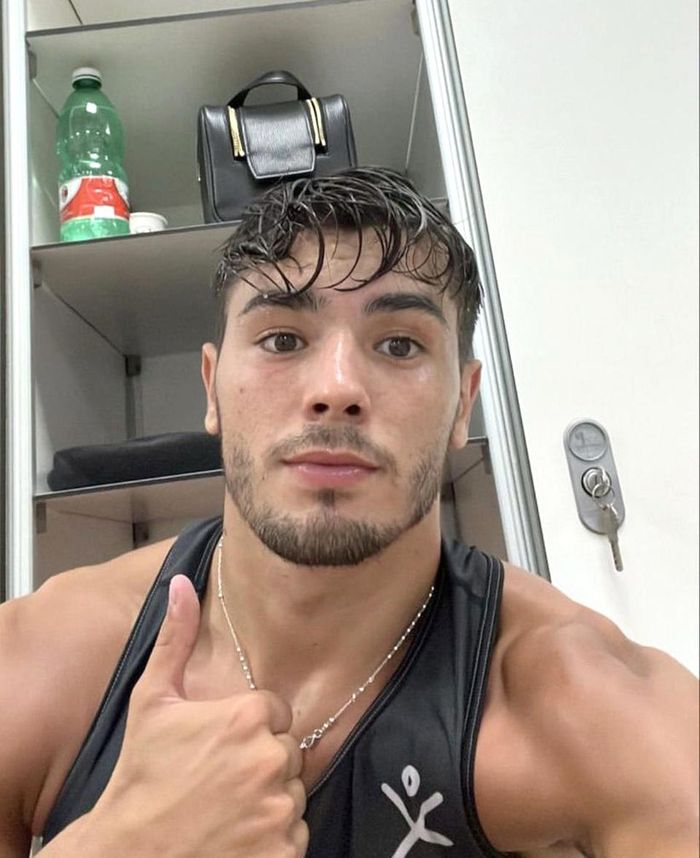 Brahim Diaz trông cực kỳ cơ bắp sau kì nghỉ Hè