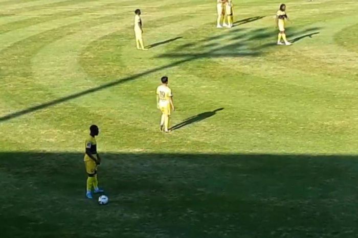 Hình ảnh Quang Hải và quang cảnh sân Stade Maurice Trelut.