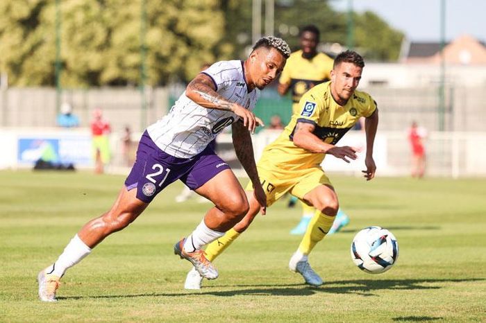 Trận giao hữu kết thúc với chiến thắng 2-0 nghiêng về Toulouse (áo trắng). 