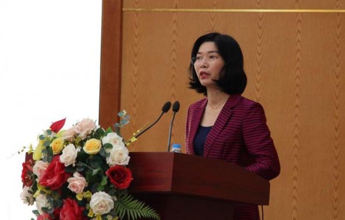 Phó Chủ tịch Thường trực HĐND thành phố Phùng Thị Hồng Hà phát biểu tại Kỳ họp