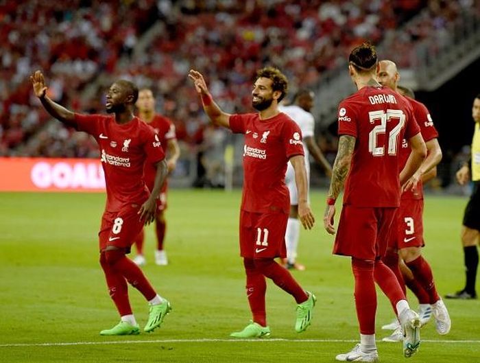 Phút 46, Salah vào sân và ngay lập tức chứng tỏ giá trị bằng bàn thắng nhân đôi cách biệt sau tình huống phối hợp ăn ý với Trent Alexander-Arnold.