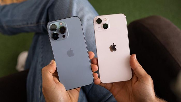 Phân cấp rõ ràng giữa iPhone thường và iPhone Pro.