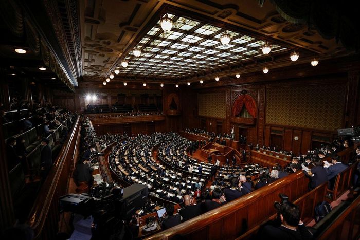 Các nghị sĩ tham gia một phiên họp ở Tokyo, Nhật Bản, vào ngày 10/11/2021. Ảnh: Reuters.