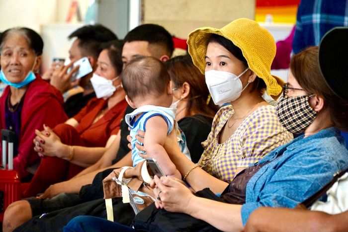  Chọn bay vào dịp cao điểm, nhiều hành khách cho biết đã mua vé, cùng gia đình chuẩn bị kế hoạch du lịch, hồi hương ít nhất một đến hai tháng trước. 