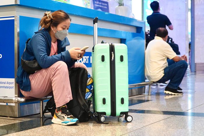  Chị Đoàn Ngọc Thúy Vy (ngụ quận 3), bay chuyến TP.HCM - Tuy Hòa, Phú Yên cho biết vừa được hãng bay thông báo delay một giờ so với lịch trình ban đầu. 