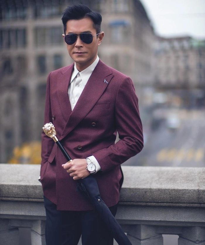 Cổ Thiên Lạc đại diện quản lý 24 diễn viên và một nhóm nhạc thần tượng nữ.