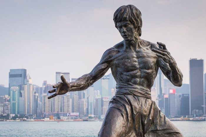  Sự cần thiết phải sống thật. Trong cuộc sống, bạn có thể đòi hỏi gì hơn ngoài sống thật? Để tận dụng tiềm năng của một người, thay vì lãng phí năng lượng vào việc hiện thực hóa hình ảnh mơ hồ của người đó, tức là thứ không có thật và tiêu tốn sinh lực. Chúng ta có công việc tuyệt vời ở phía trước, nó cần sự tận tâm và thật, thật nhiều năng lượng. Nguồn: tripadvisor. 