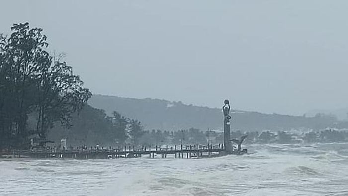 Biển động, sóng biển cao tại Phú Quốc