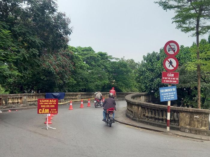 Đơn vị quản lý cầu phải áp đụng một số biện pháp tạm thời giảm áp lực cho cây cầu.
