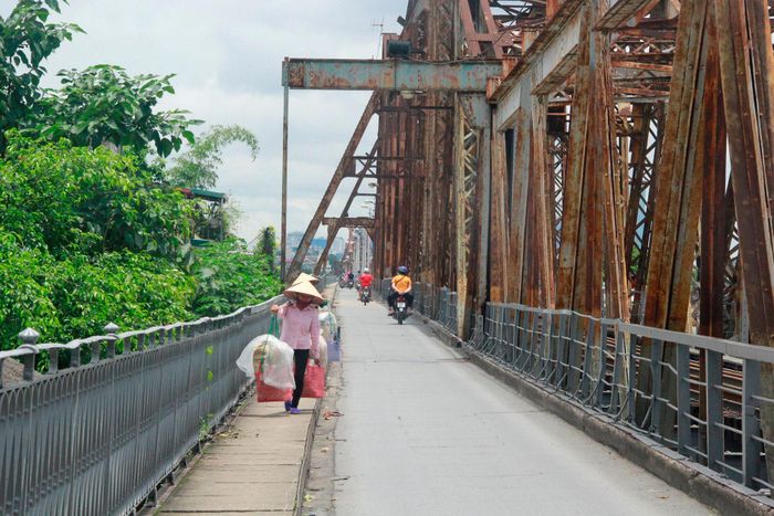 Cầu Long Biên đang xuống cấp nghiêm trọng.