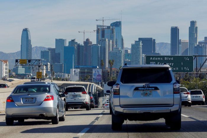 Các phương tiện di chuyển tới Los Angeles, California, Mỹ. Nguồn: Reuters.