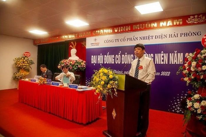 Ông Dương Sơn Bá- Tổng Giám đốc Nhiệt điện Hải Phòng báo cáo kết quả sản xuất kinh doanh tại Đại hội cổ đông năm 2022
