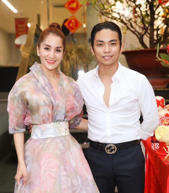 Cặp đôi đã đồng hành bên nhau suốt 13 năm. Ảnh: FB Phan Hiển
