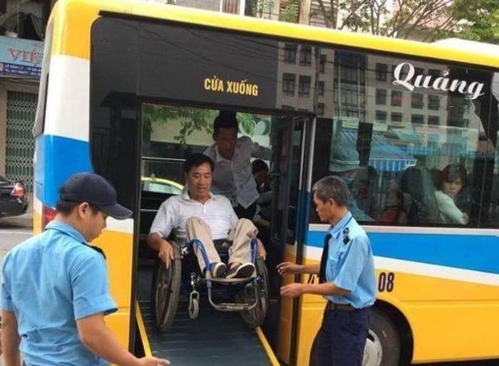 Xe buýt Đà Nẵng có thiết bị hỗ trợ người khuyết tật - Ảnh:VGP/Lưu Hương