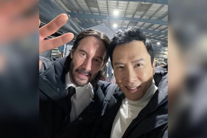 Ảnh chụp chung với Keanu Reeves được Chân Tử Đan đăng tải trên trang cá nhân.