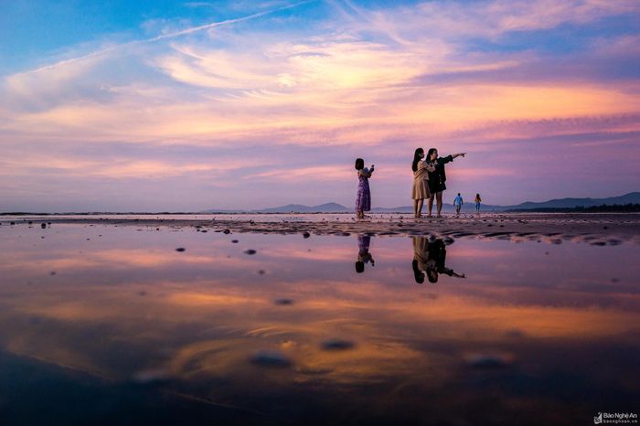 Không gian này đã tạo nên nét quyến rũ riêng cho bãi biển Diễn Thành. Ảnh: Trương Đình Anh