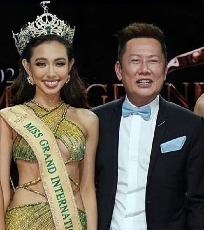Ông Nawat sánh vai cùng Thùy Tiên trong nhiều sự kiện