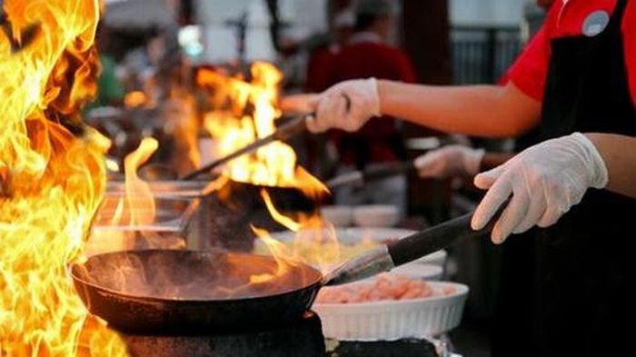 Chồng làm gì cũng sai, làm gì cũng hỏng. Nên vợ phải ôm tất (Ảnh minh họa)