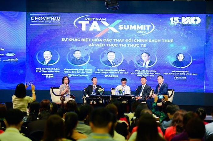 Các chuyên gia tham gia thảo luân trong Hội nghị Thuế Việt Nam 2022