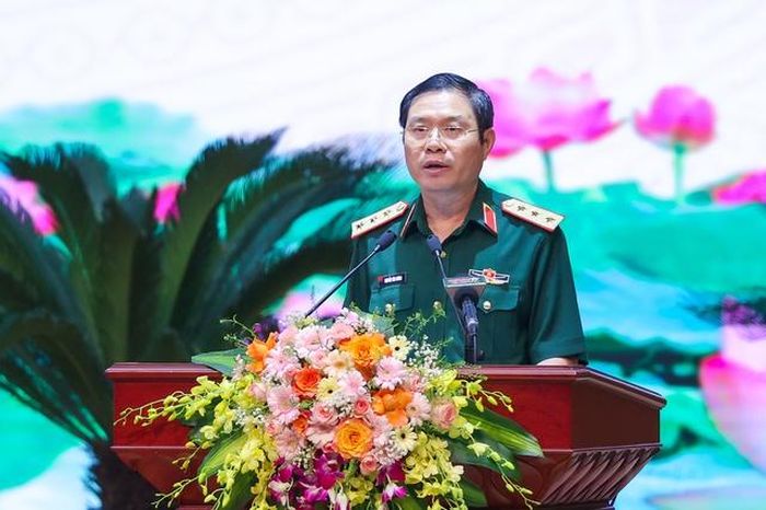 Thượng tướng Nguyễn Tân Cương, Tổng Tham mưu trưởng Quân đội nhân dân Việt Nam, Thứ trưởng Bộ Quốc phòng phát biểu tại Hội nghị