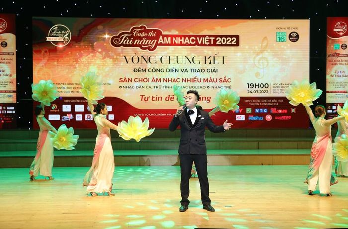 Lê Anh Tuấn – Quán quân Tài năng âm nhạc Việt 2022, dòng nhạc dân ca, trữ tình