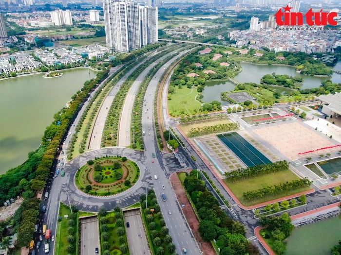 Toàn cảnh "Hầm chui xanh" hướng từ trung tâm Hà Nội qua Trung tâm Hội nghị quốc gia đi Láng Hòa Lạc.
