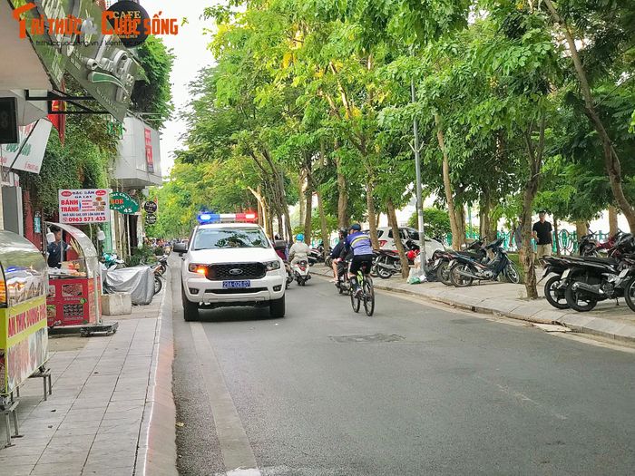 Lực lượng chức năng đi tuần tra thì người dân nghiêm chỉnh chấp hành.