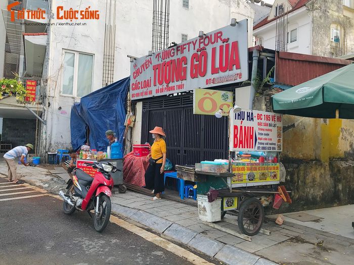 Những hàng quán di động xuất hiện rất nhiều.