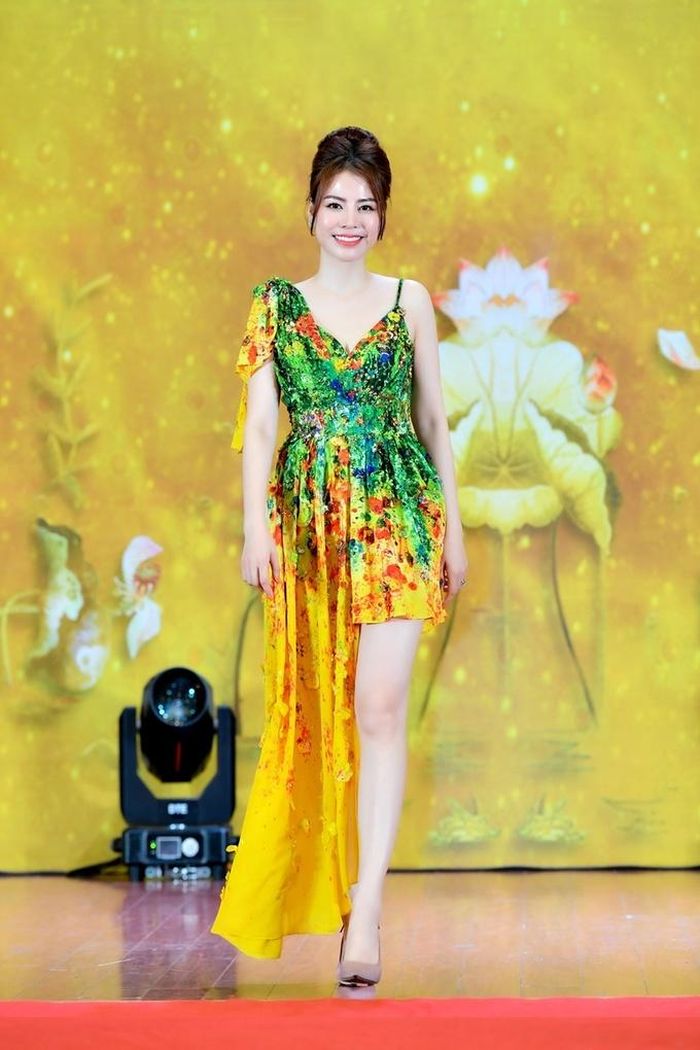 Fashion show “Bông hồng Vàng” của NTK Thoa Trần gây tiếng vang lớn