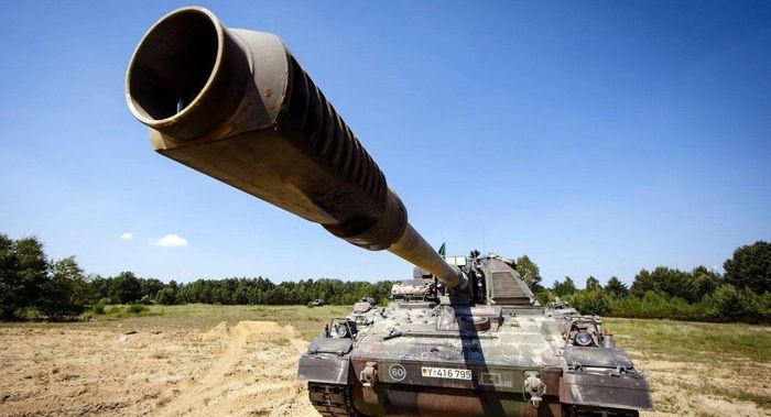 Cần nhấn mạnh một lần nữa, đây là những khẩu PzH 2000 mới chứ không phải hàng niêm cất từ kho dự trữ của Quân đội Đức. Thương vụ trên đã được cân nhắc từ tháng 4, khi Ukraine gửi yêu cầu mua các loại vũ khí do Đức chế tạo.
