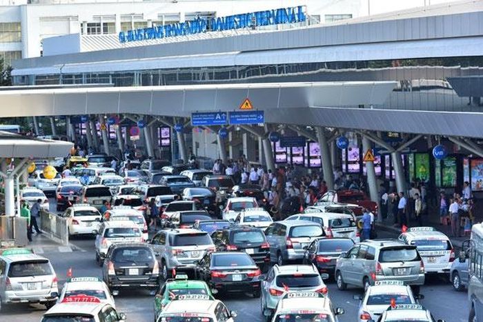 Khu vực gần sân bay Tân Sơn Nhất thường xuyên xảy ra ùn tắc giao thông.