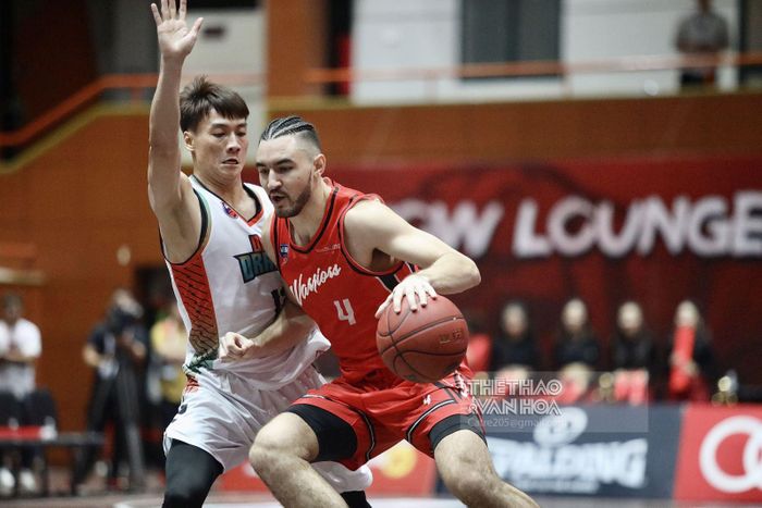 Sau 5 trận toàn thua, Thang Long Warriors xếp vị trí 6/7 (sau Da Nang Dragons). 4 đội xếp đầu bảng hiện lần lượt là: Saigon Heat, Ho Chi Minh City Wings, Hanoi Buffaloes và Nha Trang Dolphins